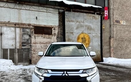 Mitsubishi Outlander III рестайлинг 3, 2022 год, 2 849 000 рублей, 4 фотография