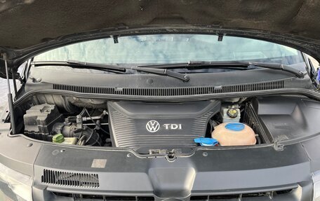 Volkswagen Caravelle T5, 2013 год, 2 200 000 рублей, 17 фотография