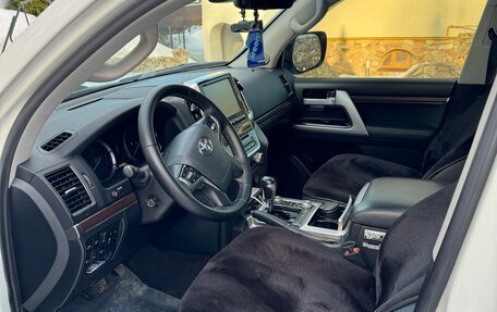 Toyota Land Cruiser 200, 2018 год, 7 600 000 рублей, 21 фотография