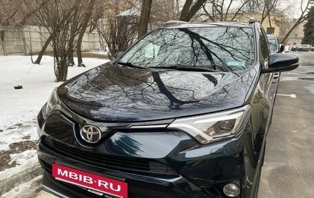 Toyota RAV4, 2019 год, 2 650 000 рублей, 3 фотография