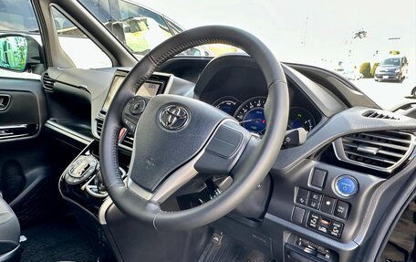 Toyota Voxy III, 2019 год, 1 860 000 рублей, 13 фотография