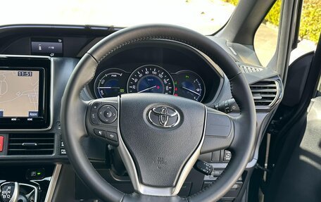 Toyota Voxy III, 2019 год, 1 860 000 рублей, 14 фотография