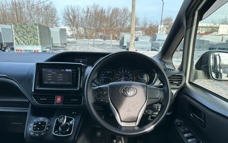 Toyota Voxy III, 2017 год, 2 135 000 рублей, 26 фотография