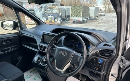 Toyota Voxy III, 2017 год, 2 135 000 рублей, 23 фотография