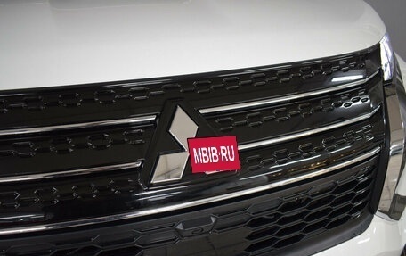 Mitsubishi Outlander, 2023 год, 5 350 000 рублей, 13 фотография
