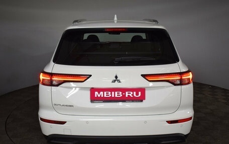 Mitsubishi Outlander, 2023 год, 5 350 000 рублей, 16 фотография