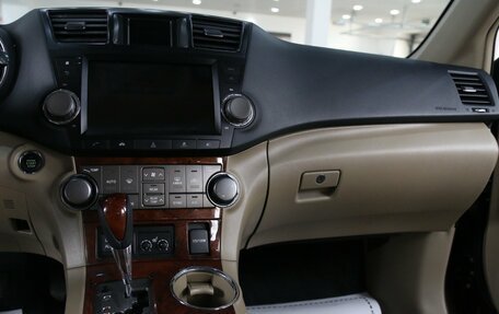 Toyota Highlander III, 2013 год, 1 899 000 рублей, 8 фотография