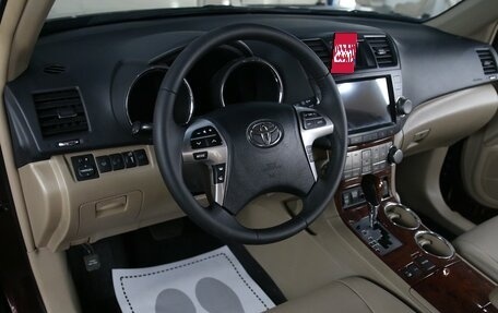 Toyota Highlander III, 2013 год, 1 899 000 рублей, 6 фотография