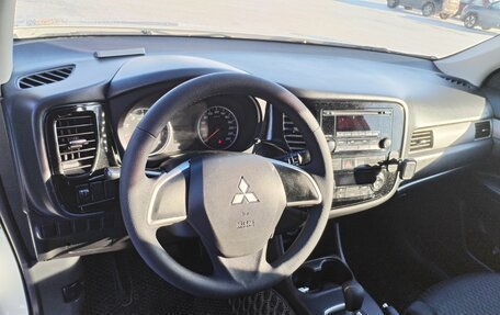 Mitsubishi Outlander III рестайлинг 3, 2013 год, 1 365 000 рублей, 3 фотография