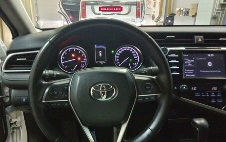 Toyota Camry, 2018 год, 2 800 000 рублей, 8 фотография