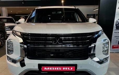 Mitsubishi Outlander, 2023 год, 5 350 000 рублей, 2 фотография