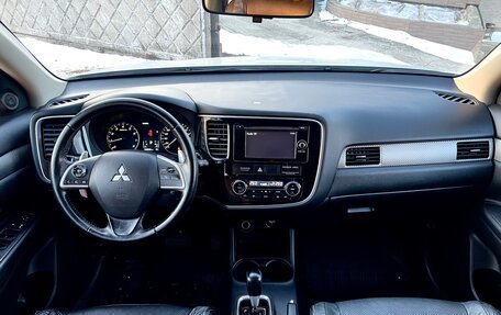 Mitsubishi Outlander III рестайлинг 3, 2014 год, 1 950 000 рублей, 36 фотография