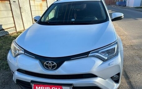 Toyota RAV4, 2019 год, 2 350 000 рублей, 2 фотография