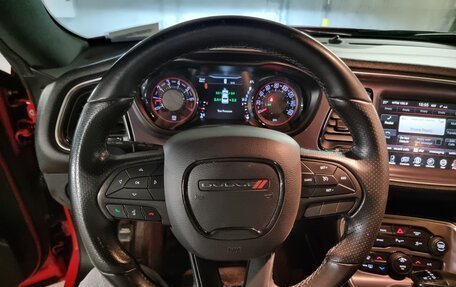 Dodge Challenger III рестайлинг 2, 2017 год, 3 490 000 рублей, 18 фотография