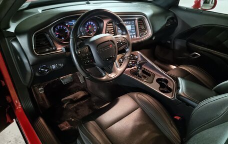 Dodge Challenger III рестайлинг 2, 2017 год, 3 490 000 рублей, 17 фотография