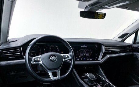 Volkswagen Touareg III, 2019 год, 5 800 000 рублей, 21 фотография