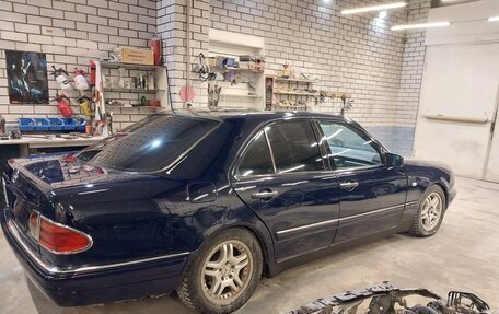 Mercedes-Benz E-Класс, 1998 год, 530 000 рублей, 4 фотография