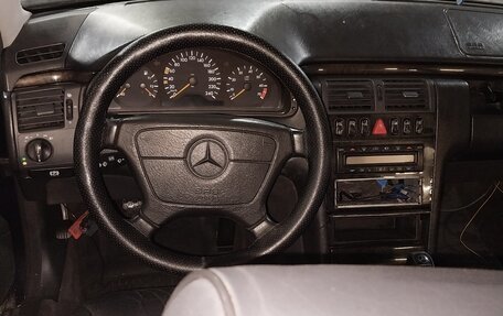 Mercedes-Benz E-Класс, 1998 год, 530 000 рублей, 6 фотография