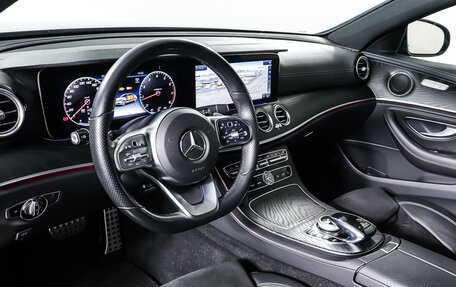 Mercedes-Benz E-Класс, 2019 год, 4 350 000 рублей, 15 фотография