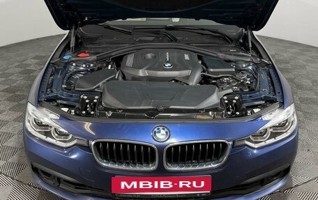 BMW 3 серия, 2017 год, 1 921 000 рублей, 10 фотография