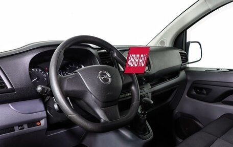 Opel Vivaro, 2020 год, 3 067 000 рублей, 11 фотография