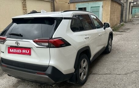 Toyota RAV4, 2020 год, 3 300 000 рублей, 4 фотография
