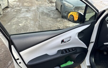 Toyota Prius IV XW50, 2018 год, 2 179 000 рублей, 10 фотография