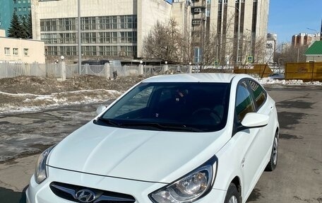 Hyundai Solaris II рестайлинг, 2011 год, 780 000 рублей, 2 фотография