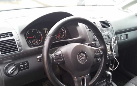 Volkswagen Touran III, 2010 год, 1 130 000 рублей, 3 фотография