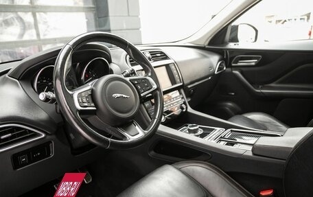 Jaguar F-Pace, 2017 год, 3 190 000 рублей, 21 фотография