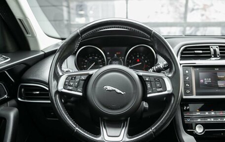 Jaguar F-Pace, 2017 год, 3 190 000 рублей, 33 фотография