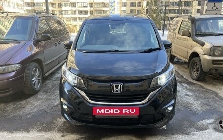 Honda Freed II, 2017 год, 1 795 000 рублей, 2 фотография