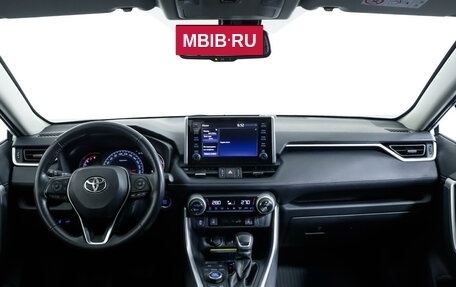 Toyota RAV4, 2020 год, 3 900 000 рублей, 10 фотография