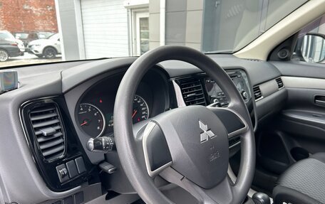 Mitsubishi Outlander III рестайлинг 3, 2013 год, 1 565 000 рублей, 19 фотография