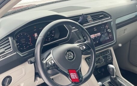 Volkswagen Tiguan II, 2017 год, 2 600 000 рублей, 14 фотография