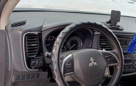 Mitsubishi Outlander III рестайлинг 3, 2013 год, 1 600 000 рублей, 5 фотография