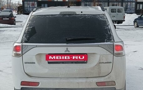 Mitsubishi Outlander III рестайлинг 3, 2013 год, 1 600 000 рублей, 11 фотография