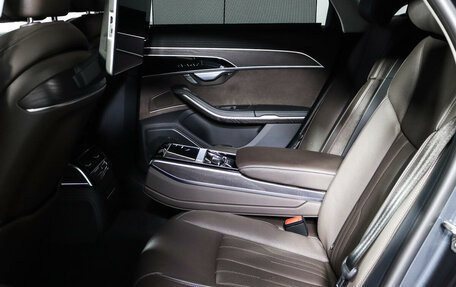Audi A8, 2022 год, 13 000 000 рублей, 10 фотография