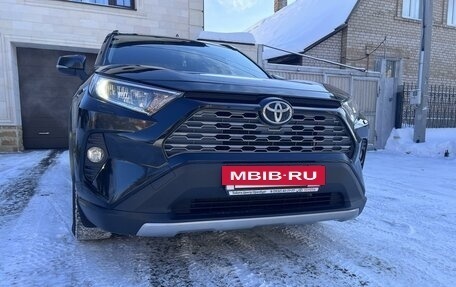 Toyota RAV4, 2019 год, 2 999 000 рублей, 11 фотография