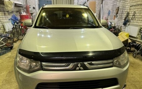 Mitsubishi Outlander III рестайлинг 3, 2013 год, 1 650 000 рублей, 6 фотография