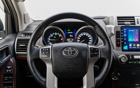 Toyota Land Cruiser Prado 150 рестайлинг 2, 2017 год, 3 940 000 рублей, 11 фотография