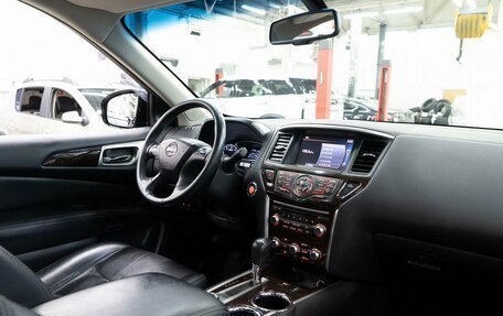 Nissan Pathfinder, 2016 год, 2 549 000 рублей, 21 фотография