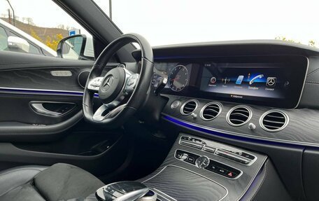 Mercedes-Benz E-Класс, 2019 год, 3 955 000 рублей, 30 фотография