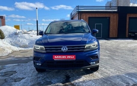 Volkswagen Tiguan II, 2018 год, 3 100 000 рублей, 3 фотография