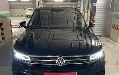 Volkswagen Tiguan II, 2018 год, 2 700 000 рублей, 1 фотография