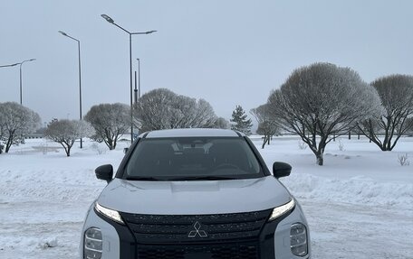 Mitsubishi Outlander, 2022 год, 3 550 000 рублей, 2 фотография