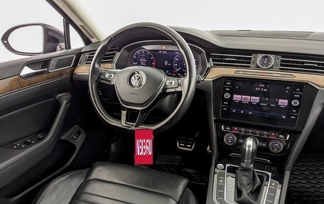 Volkswagen Passat B8 рестайлинг, 2019 год, 2 445 000 рублей, 13 фотография