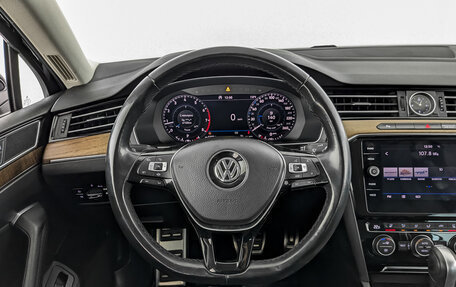 Volkswagen Passat B8 рестайлинг, 2019 год, 2 445 000 рублей, 17 фотография