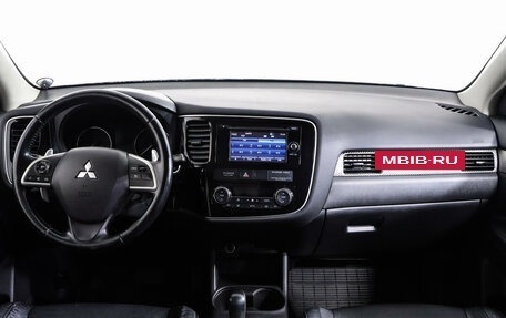 Mitsubishi Outlander III рестайлинг 3, 2013 год, 1 799 000 рублей, 10 фотография