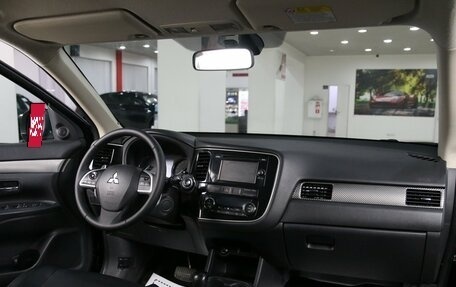Mitsubishi Outlander III рестайлинг 3, 2013 год, 1 399 000 рублей, 6 фотография